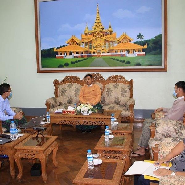 将为勃固公交车安装GPS定位器