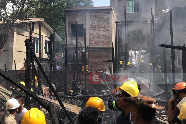 曼德勒市马哈昂迷镇火灾10栋房子被烧毁