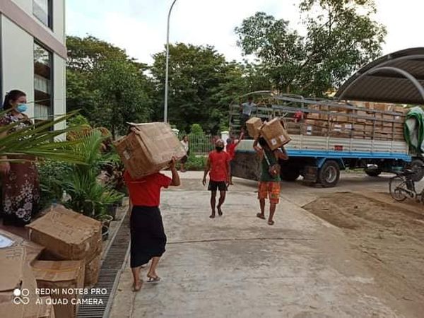 仰光省政府和民间慈善人士向若开邦捐赠3亿多缅币的抗疫物资
