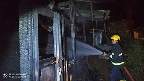 昂班市一民房因超载用电引发火灾