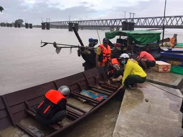 孟邦斋托市锡当江畔一草房被潮水卷走三人失踪