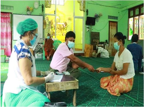 向实兑市难民每户提供4万缅币救济金