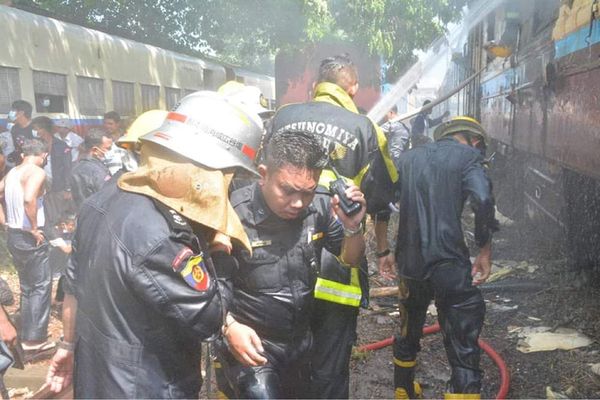 曼德勒火车站一旧车厢着火