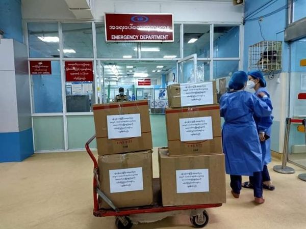 在第二波疫情两个月之中，仰光大医院有50多名医护人员被感染