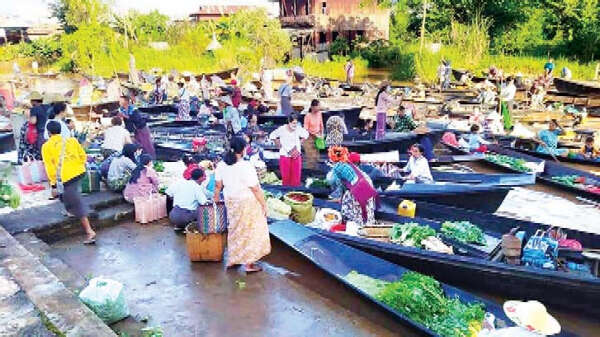 已消失十多年的茵莱湖水上市场重现