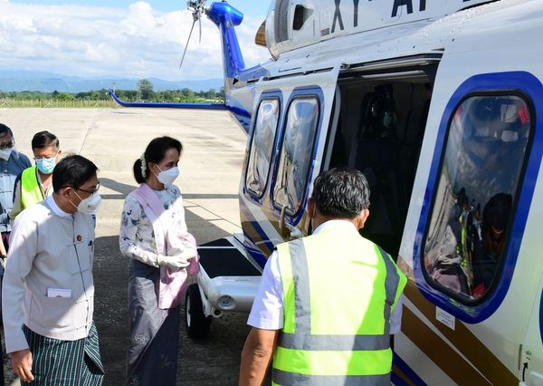 国务资政杜昂山素季视察向意大利购买的直升机