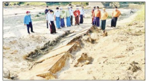 勃固省刷溪河谷底下的二战旧火车