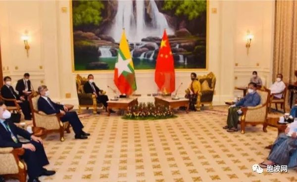 中国外长王毅抵达缅甸内比都