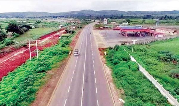 掸南地区格劳—东枝交通要道正扩建成四车道耐伦柏油公路