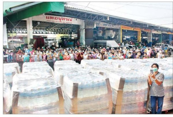 缅甸政府向在泰国因新冠肺炎受禁足的缅甸劳工提供援助