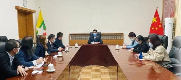 缅甸驻华大使吴苗丹佩向中缅中心介绍缅甸局势情况