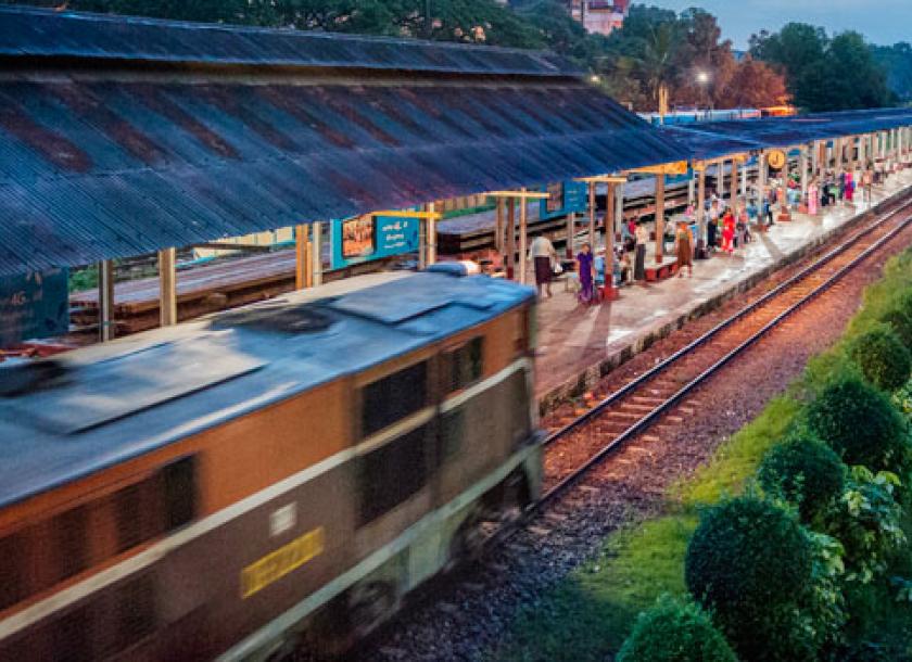 仰光省内的仰光—奥甘短程火车已恢复行驶