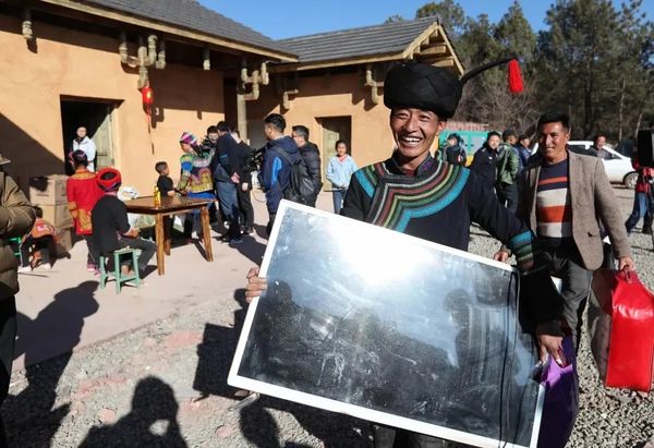 8年帮近1亿农村人脱贫，请问世界上还有比这更重要的人权议程吗？