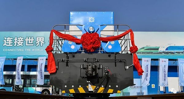 重大突破！中国首发氢燃料电池火车头