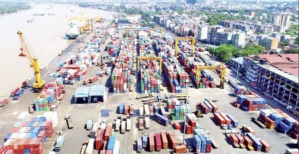 经贸部解决了堆积在港口的42000多个集装箱