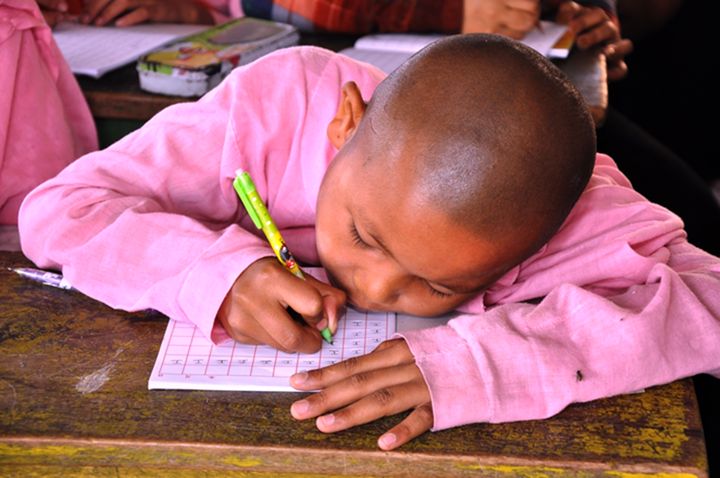 缅甸孤儿认真学习中文（二）摄影：侯宝强摄影