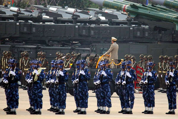 缅甸两处空军基地遭遇多枚火箭弹袭击