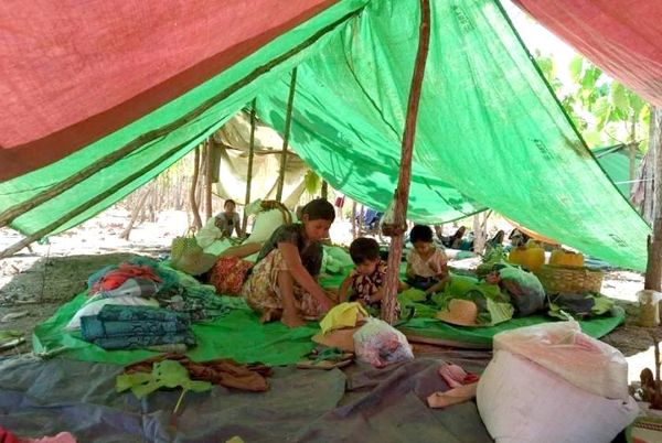 实皆省葛尼镇部分逃到丛林中的当地村民被捕