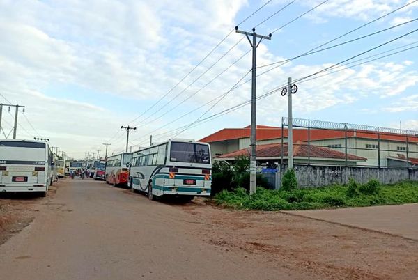 由于银行业务不正常，勃固的工厂难以续存