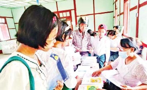 缅甸中小学校开始新学年注册工作