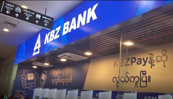 缅甸私营银行恢复常规服务 民众排队取款依旧困难