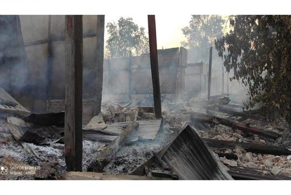 明金镇公立学校教学楼被纵火毁坏