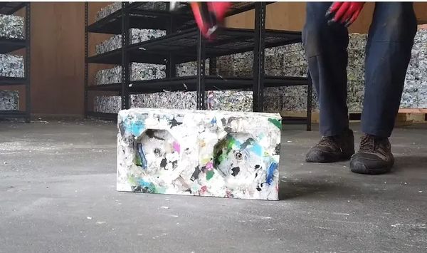 颠覆传统建筑业！塑料垃圾变砖头，比混凝土还结实！