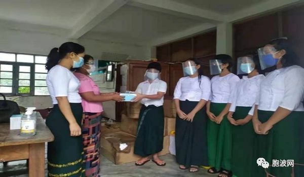 中国大使馆向缅甸学校捐赠抗疫物资