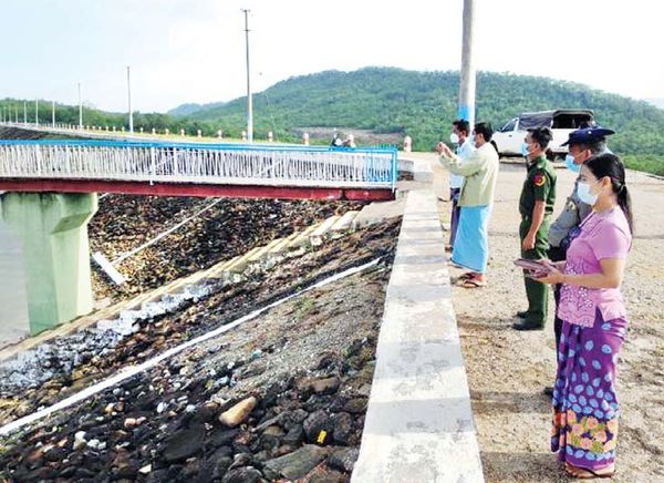 马奎省多处降暴雨水渠水坝都已达到最高水位