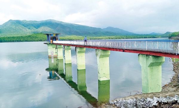 马奎省曼溪水坝水位已降