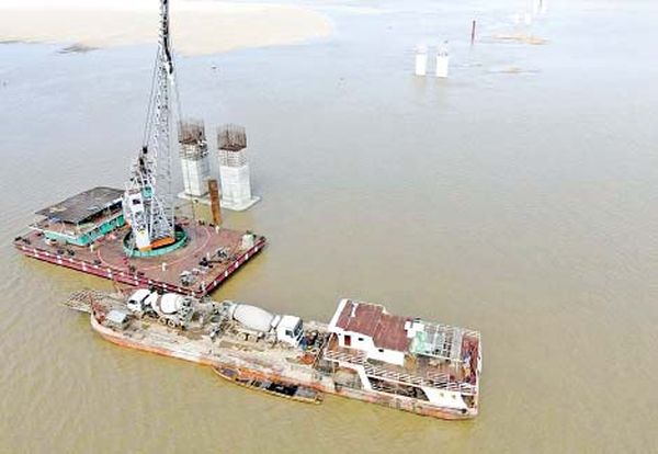 伊洛瓦底江上又一座新大桥正在建设中