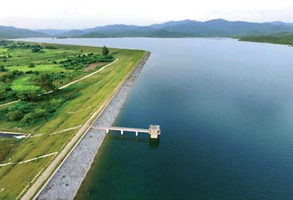 曼德勒省新固县区水坝为雨季稻田提供农业用水