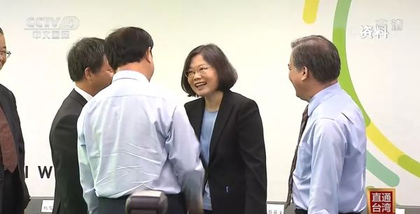 台各界批蔡英文：甘当美国棋子