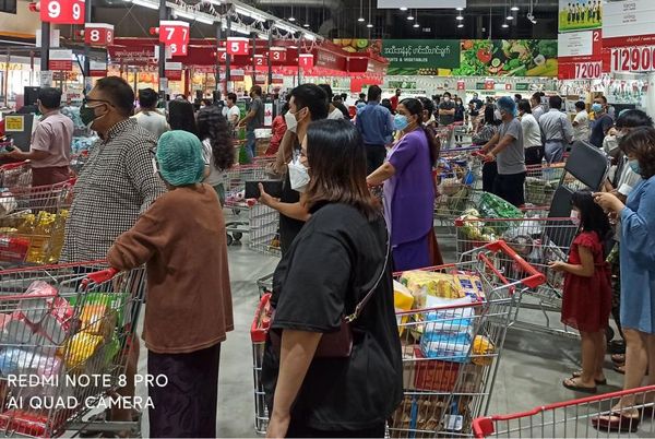 仰光部分超市顾客比往常增多但未出现抢购情况