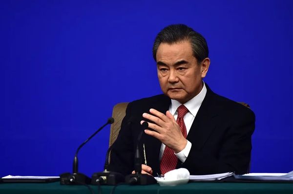 在韩国，王毅当场回应！