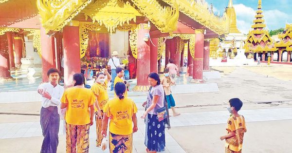 游客们大量进入蒲甘古文化区