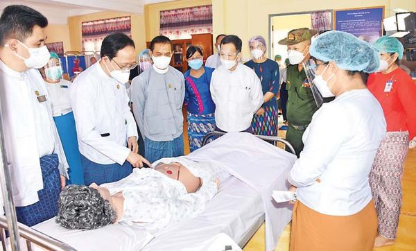 护士专科学校的学员们结业后将马上获得任命为国家公务人员