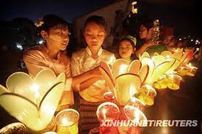 有感‧缅甸点灯节之祝拜(舒云)