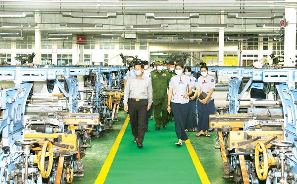 缅甸管委会主席视察国防军纺织工厂及缅甸制药厂