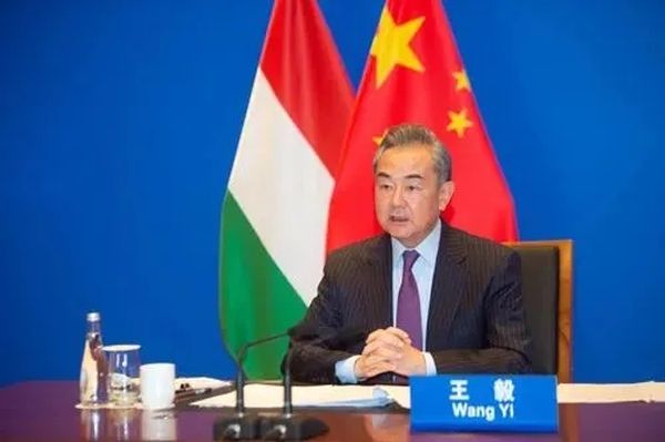 王毅：美方言而无信