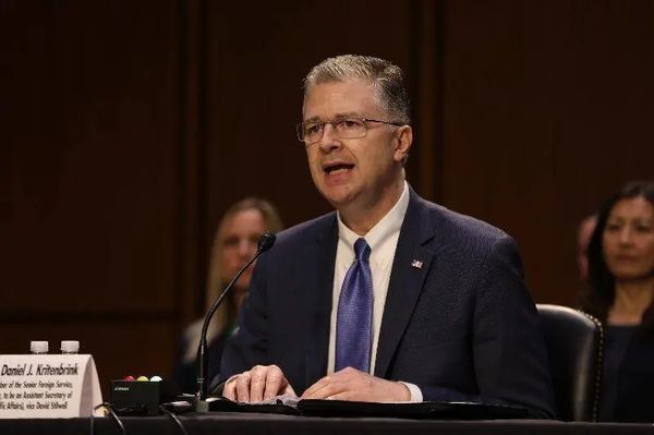 美高官访新加坡，果然又提这茬