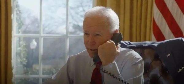 拜登花两小时，逐个给中东欧10国领导人打电话