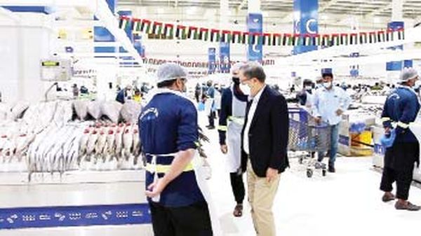 缅甸农牧代表团参观迪拜农产品展览会