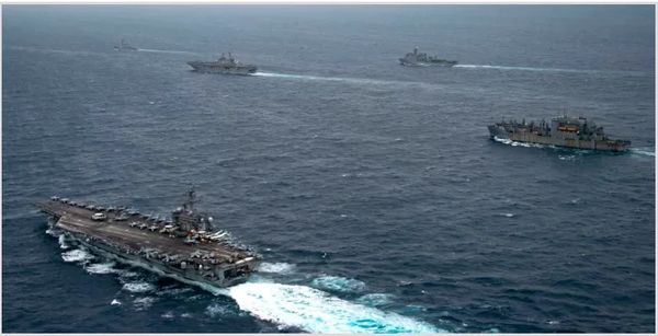 中国航母刚走，美国航母就来