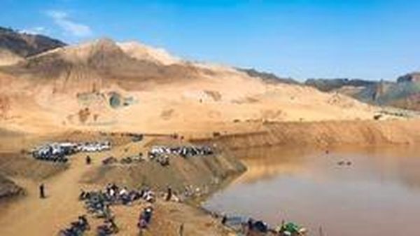 缅甸帕敢发生山体滑坡 已致2死3伤