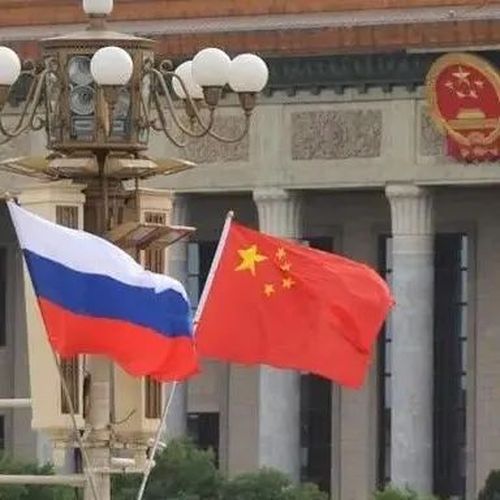 “两线作战打压中俄，美国经济能幸存？”