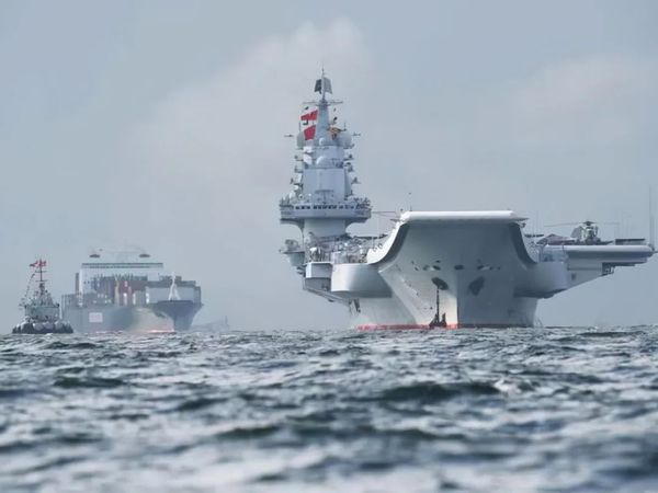 美舰又过台湾海峡，解放军全程监视：美国触碰红线或引发大国冲突