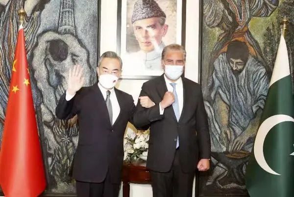 王毅：中方为“结伴”“团结”“公正”“发展”而来