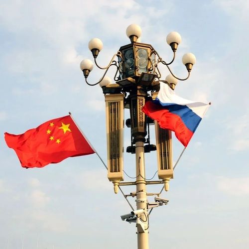 “中国走自己的路，不追随西方”