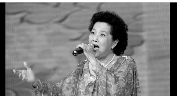 在百灵鸟歌唱的地方怀念您 ——深切怀念歌唱家叶佩英（ 作者：卓叶   整理：卓琳皓）          